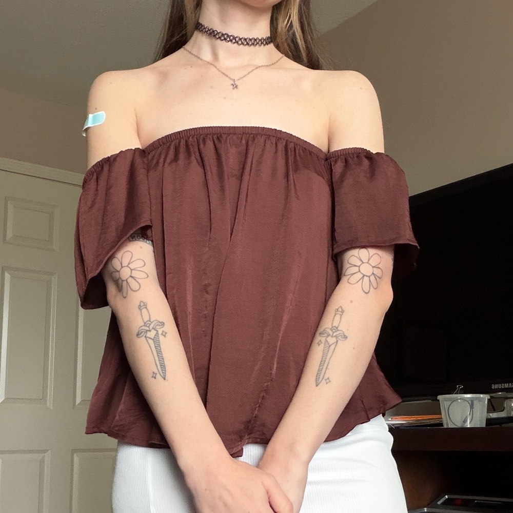 📕 Flowy Off Shoulder Top
